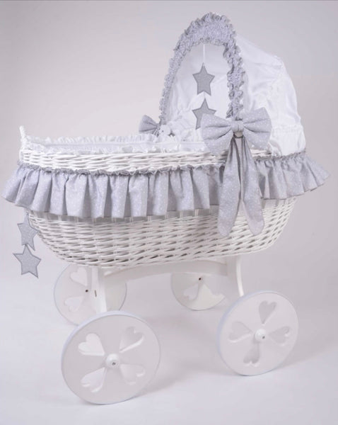 Cloud due heart wheels cot white wicker baske