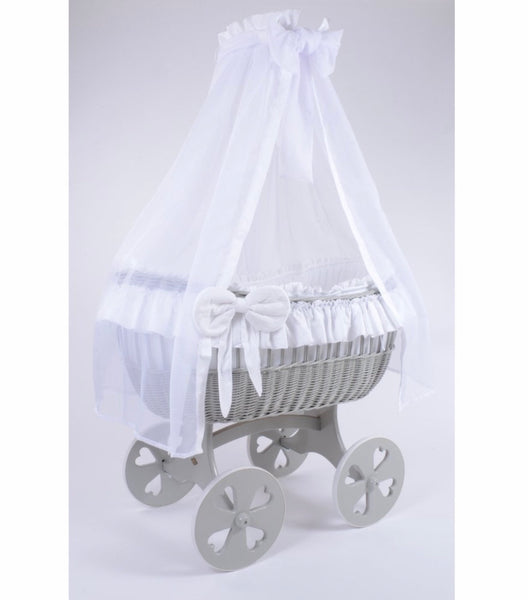 Ophelia Quattro . Heart wheels . White bedding cot. Cot